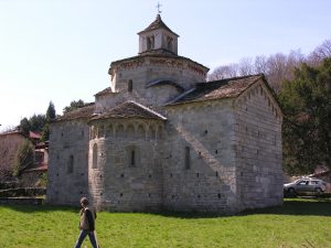 die-romanische-kirche-von-ende-des-11-jahrhunderts